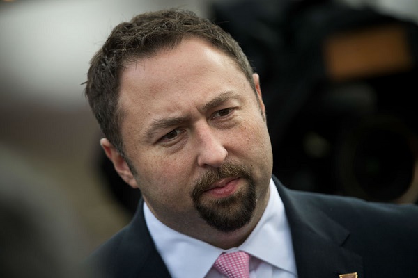 Nommé directeur de la communication de Trump, il renonce deux jours plus tard